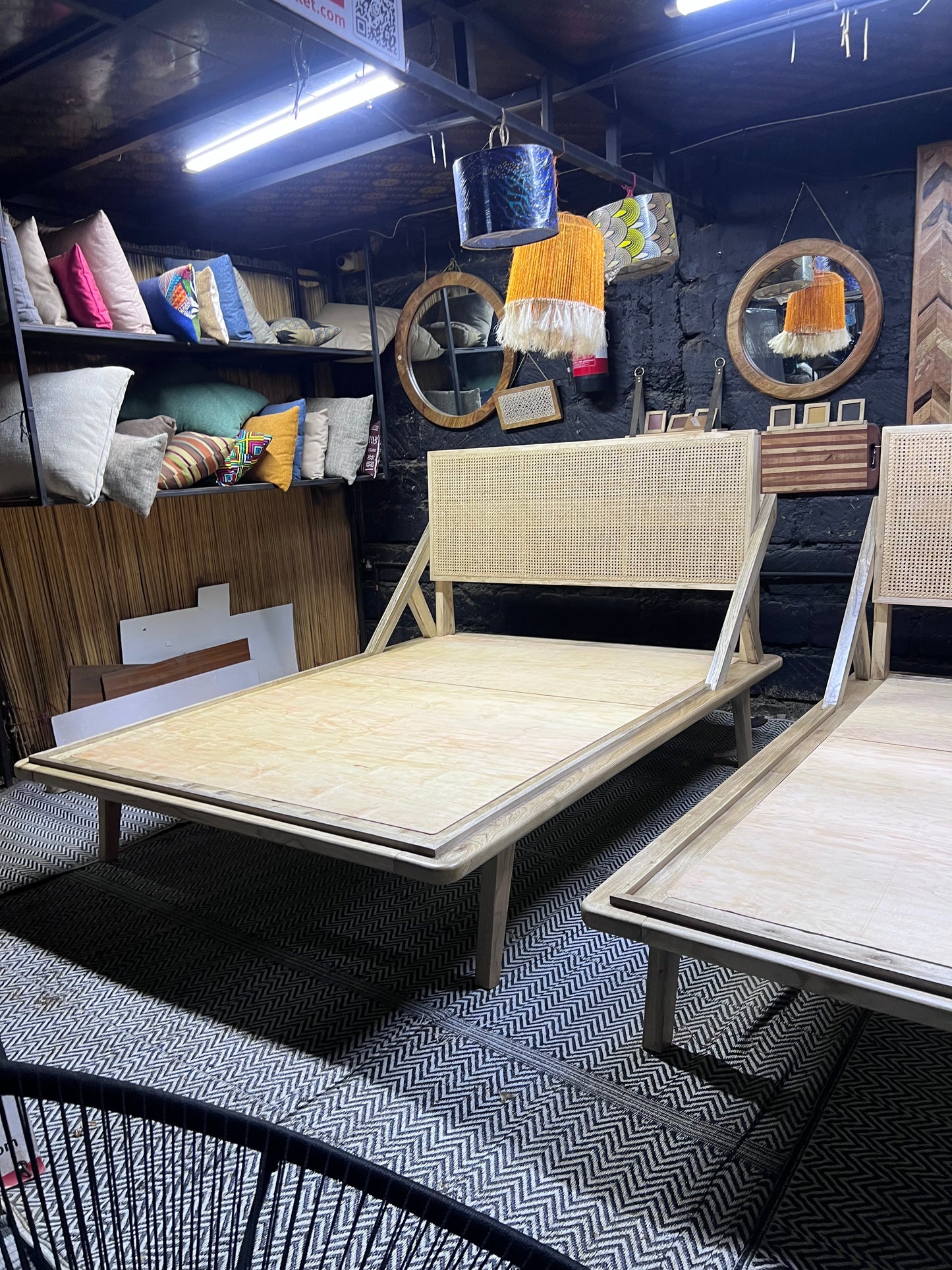 Meru oak bed