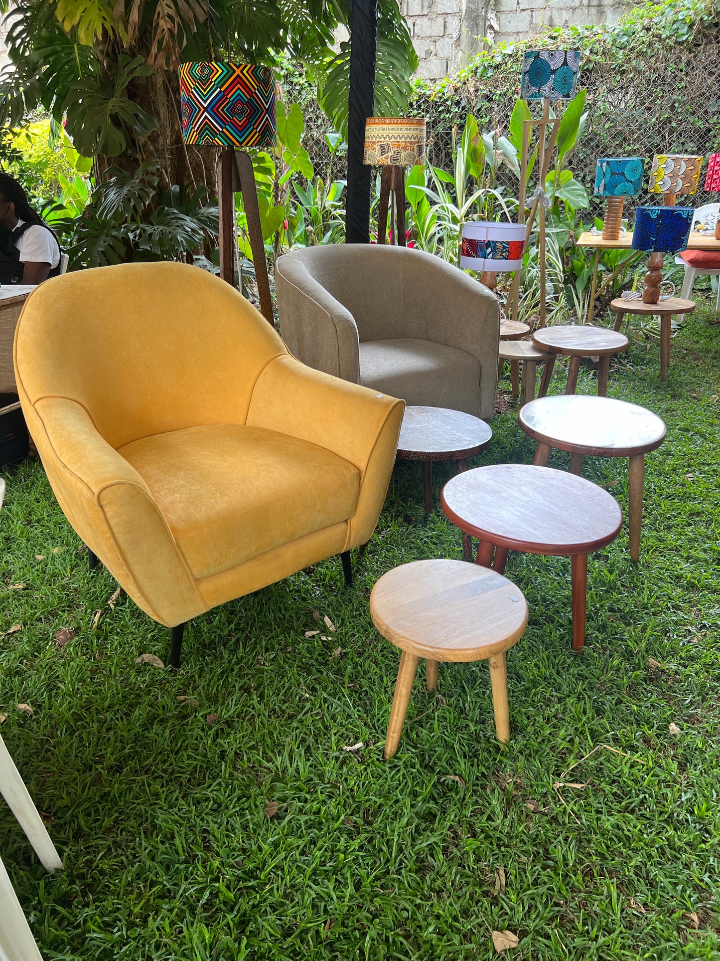 Accent chairs-Single recliners and accent chairs in Kenya. Arm chairs and accent chairs.Affordable and modern accent chairs.Accent and occasional chairs kenya.