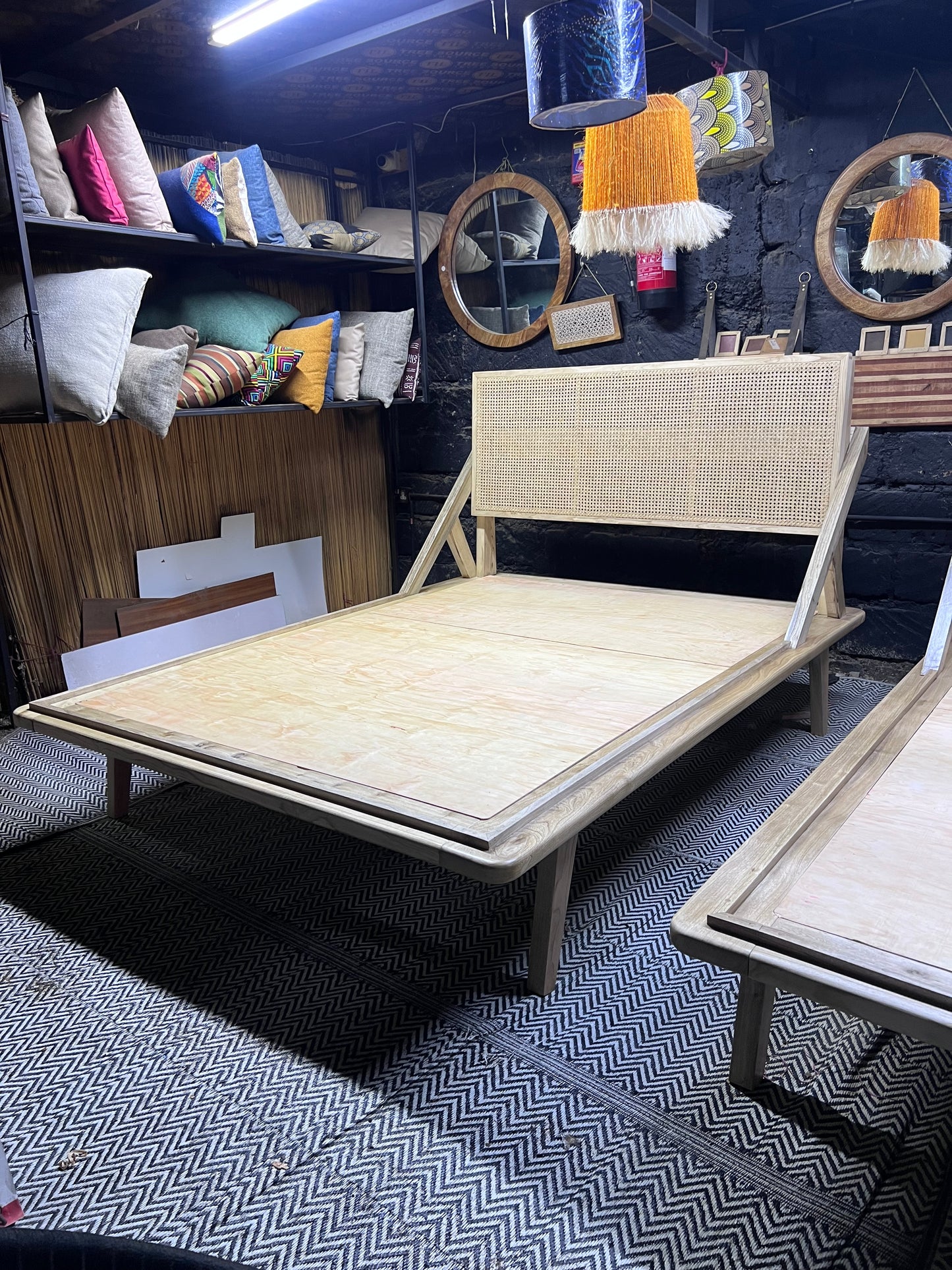 Meru oak bed
