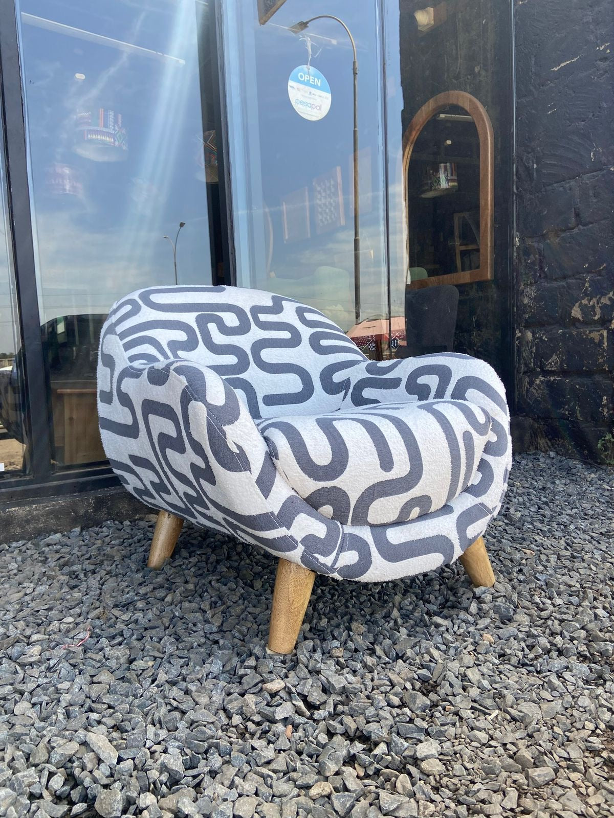 Accent chairs-Single recliners and accent chairs in Kenya. Arm chairs and accent chairs.Affordable and modern accent chairs.Accent and occasional chairs kenya.