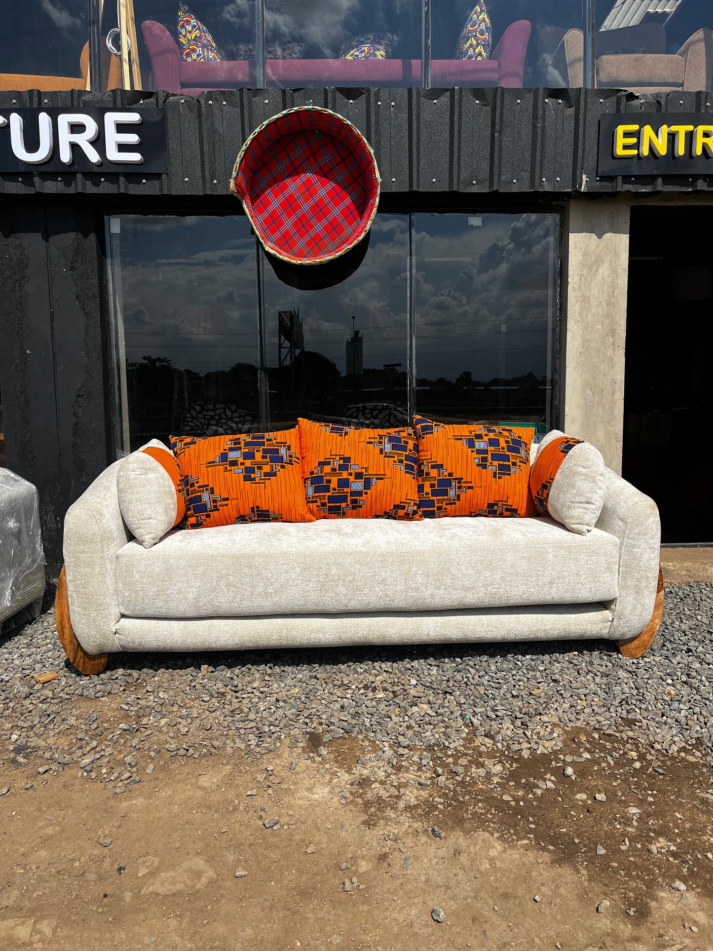 Buy 3 seater sofa for living room online.Best price in Kenya.Buy 3 seater sofa set best prices in Kenya.Three seater modern couch with spring cushions.Three seater fabric sofa