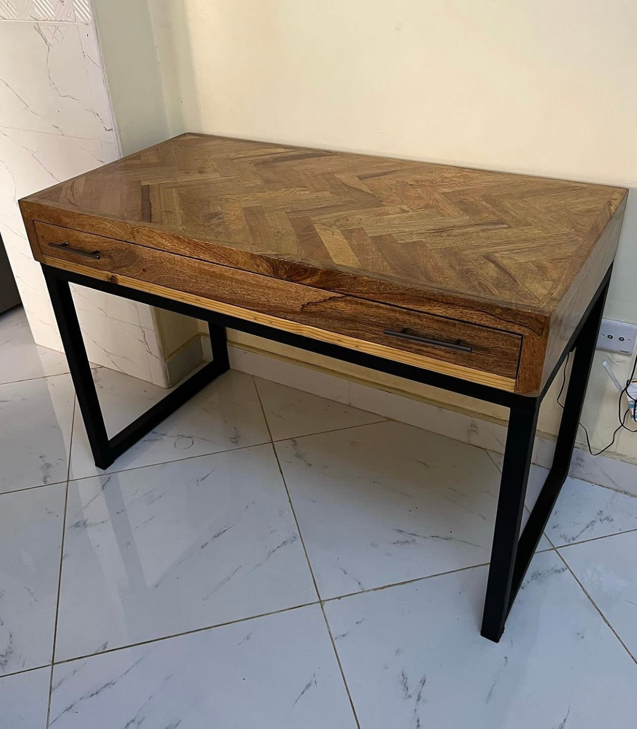 Mangowood Desk