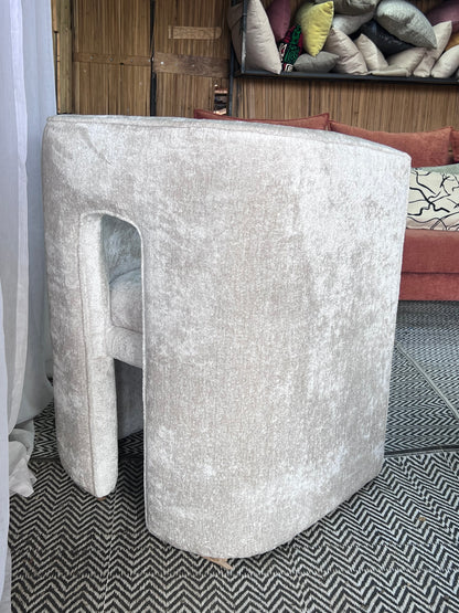 Cream accent chair for ksh 28,000
