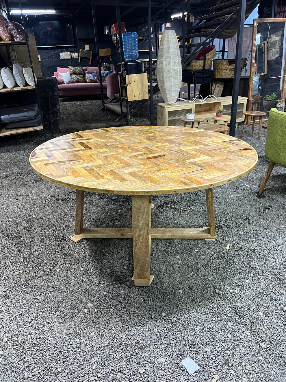 Round Mango wood herringbone pattern dining table – House of Pallets