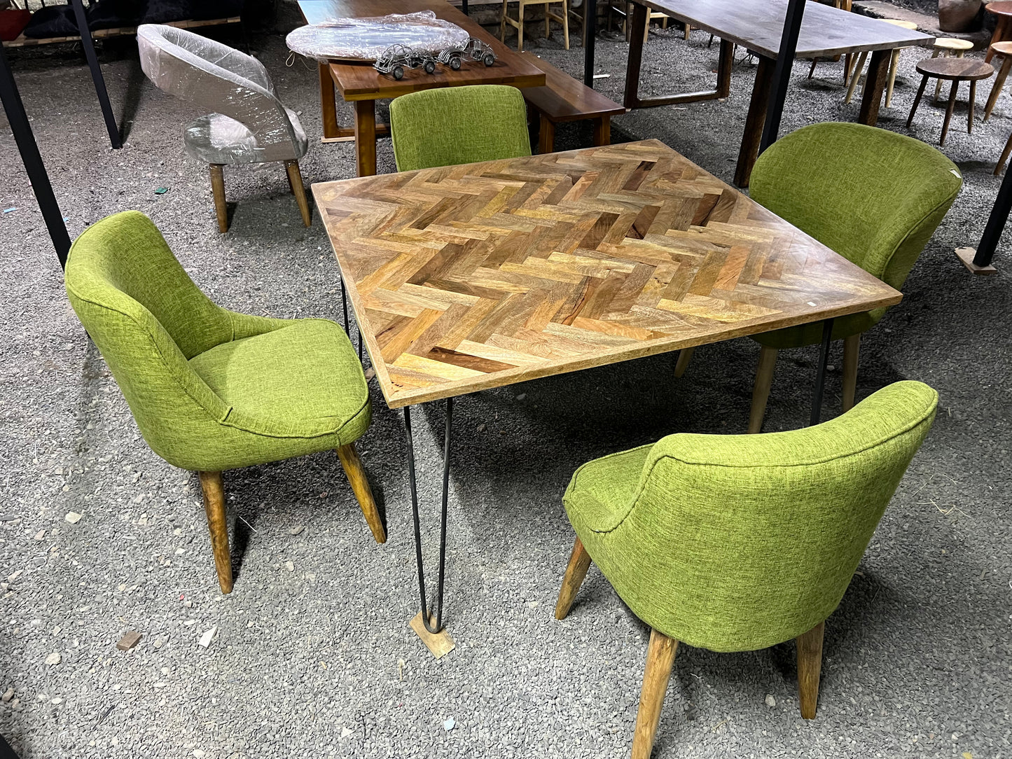 Mango wood chevron dining table set