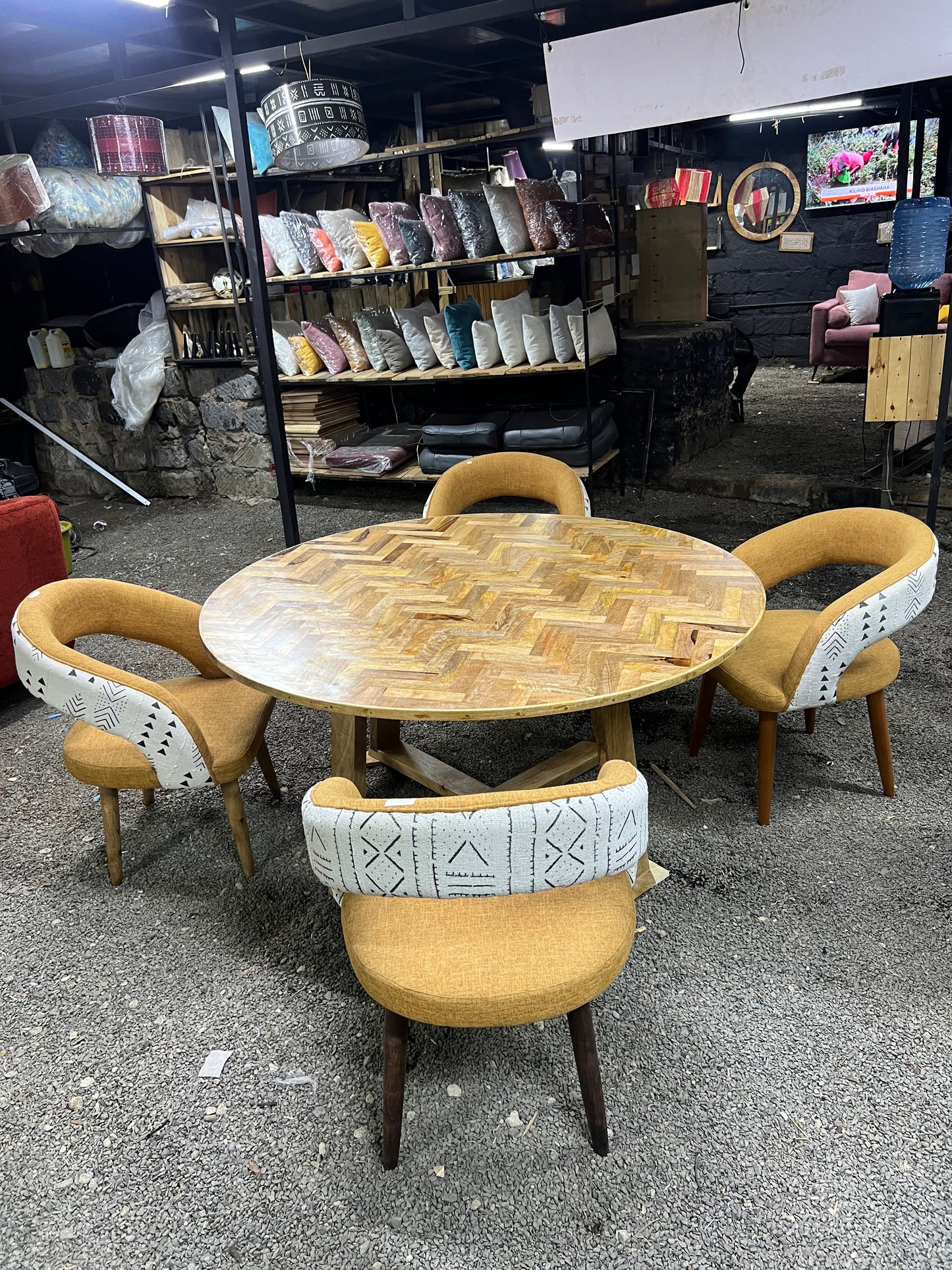 Mango wood pattern dining table with seats