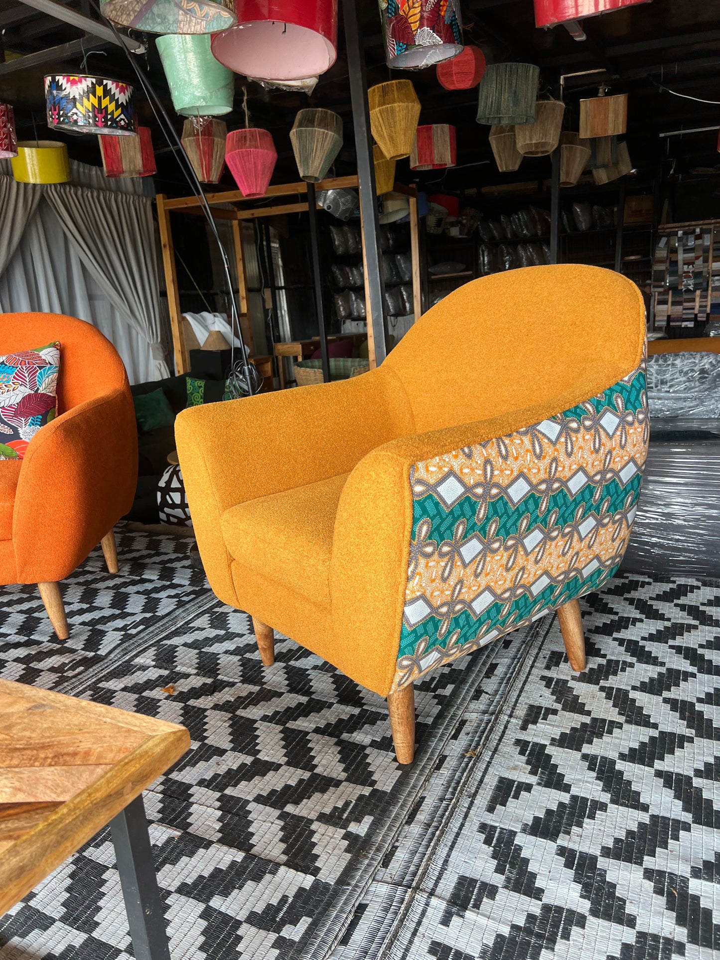 Accent chairs Kenya.Accent chairs Jiji.Accent chairs for living room.Best accent chairs kenya.Arm chairs for sale in Nairobi.