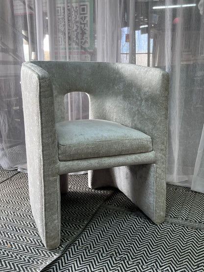 Cream accent chair for ksh 28,000