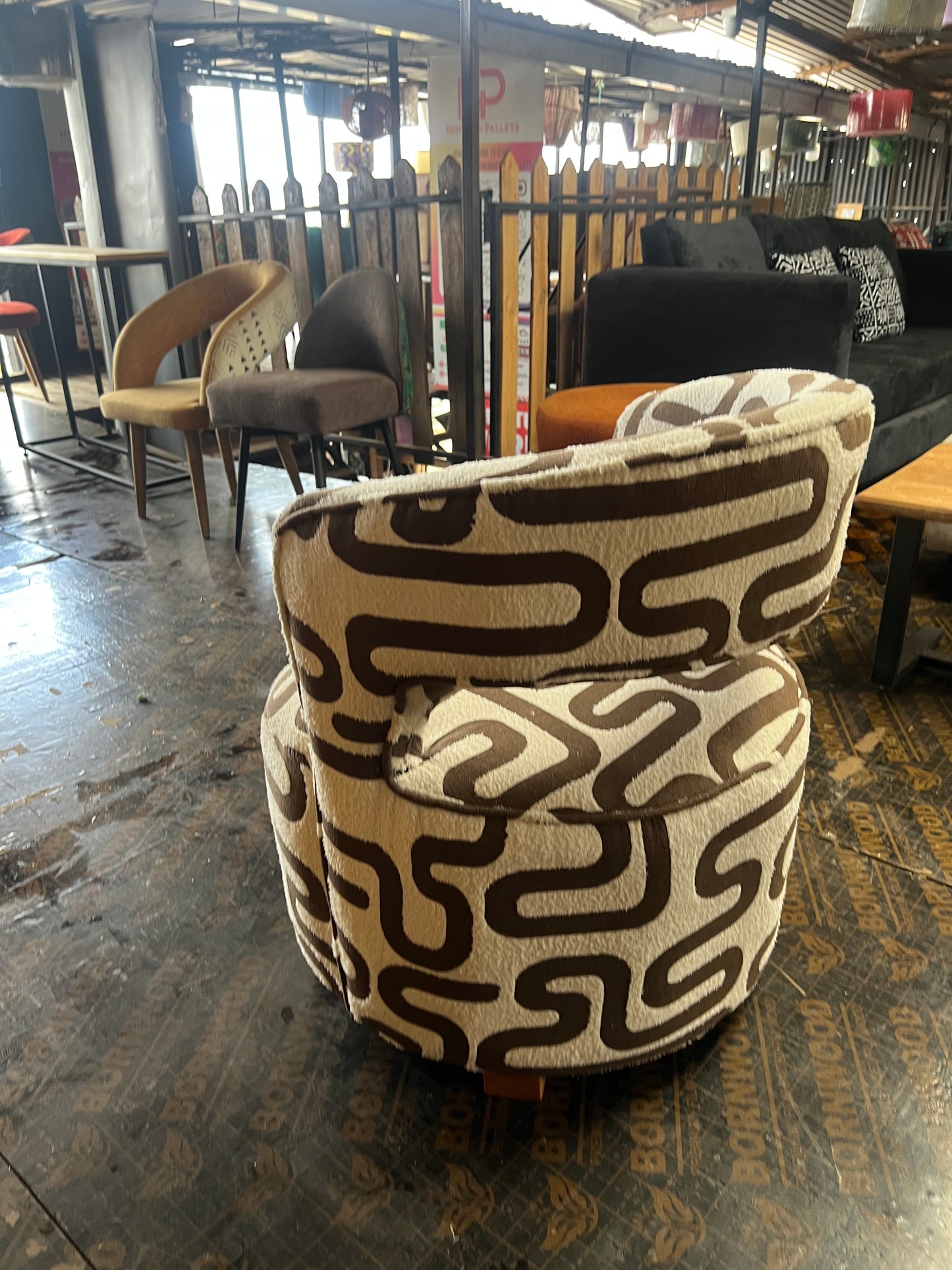 Accent chairs-Single recliners and accent chairs in Kenya. Arm chairs and accent chairs.Affordable and modern accent chairs.Accent and occasional chairs kenya.