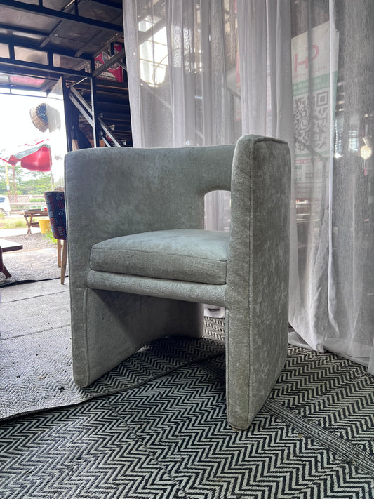 Cream accent chair for ksh 28,000