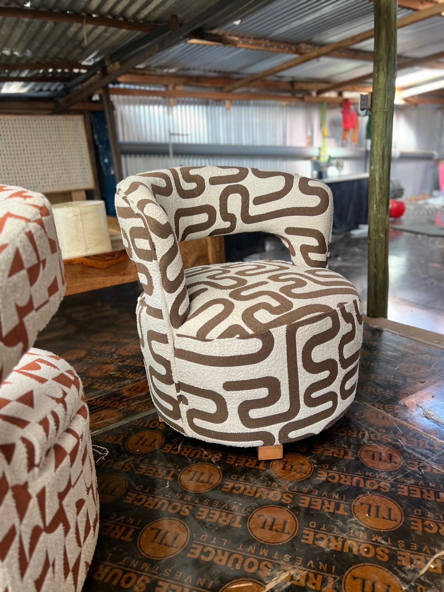 Accent chairs-Single recliners and accent chairs in Kenya. Arm chairs and accent chairs.Affordable and modern accent chairs.Accent and occasional chairs kenya.