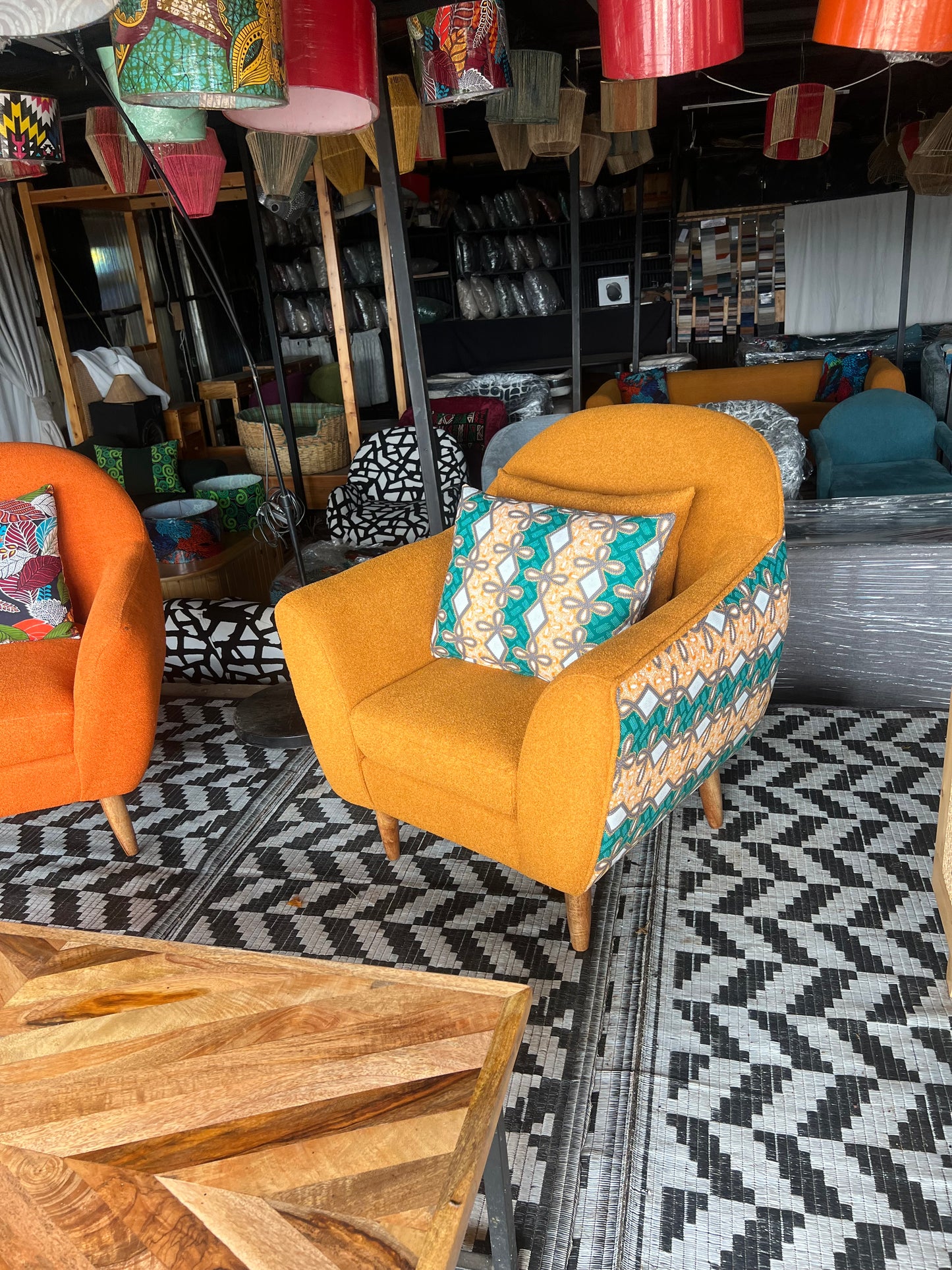 Accent chairs Kenya.Accent chairs Jiji.Accent chairs for living room.Best accent chairs kenya.Arm chairs for sale in Nairobi.