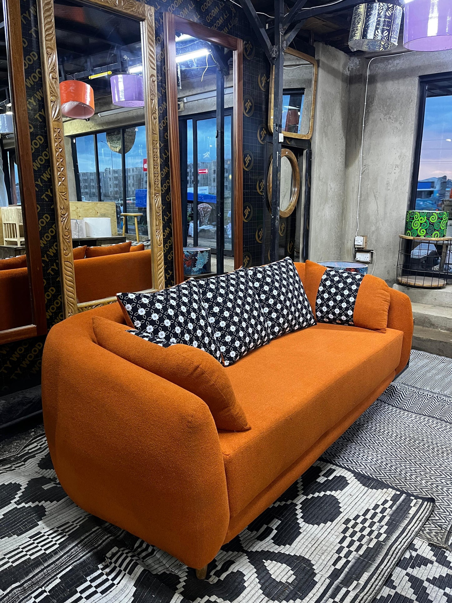 Buy 3 seater sofas in Kenya for sale.Sofa set chesterfield 3 seater.3 seater recliner sofas in Kenya.
