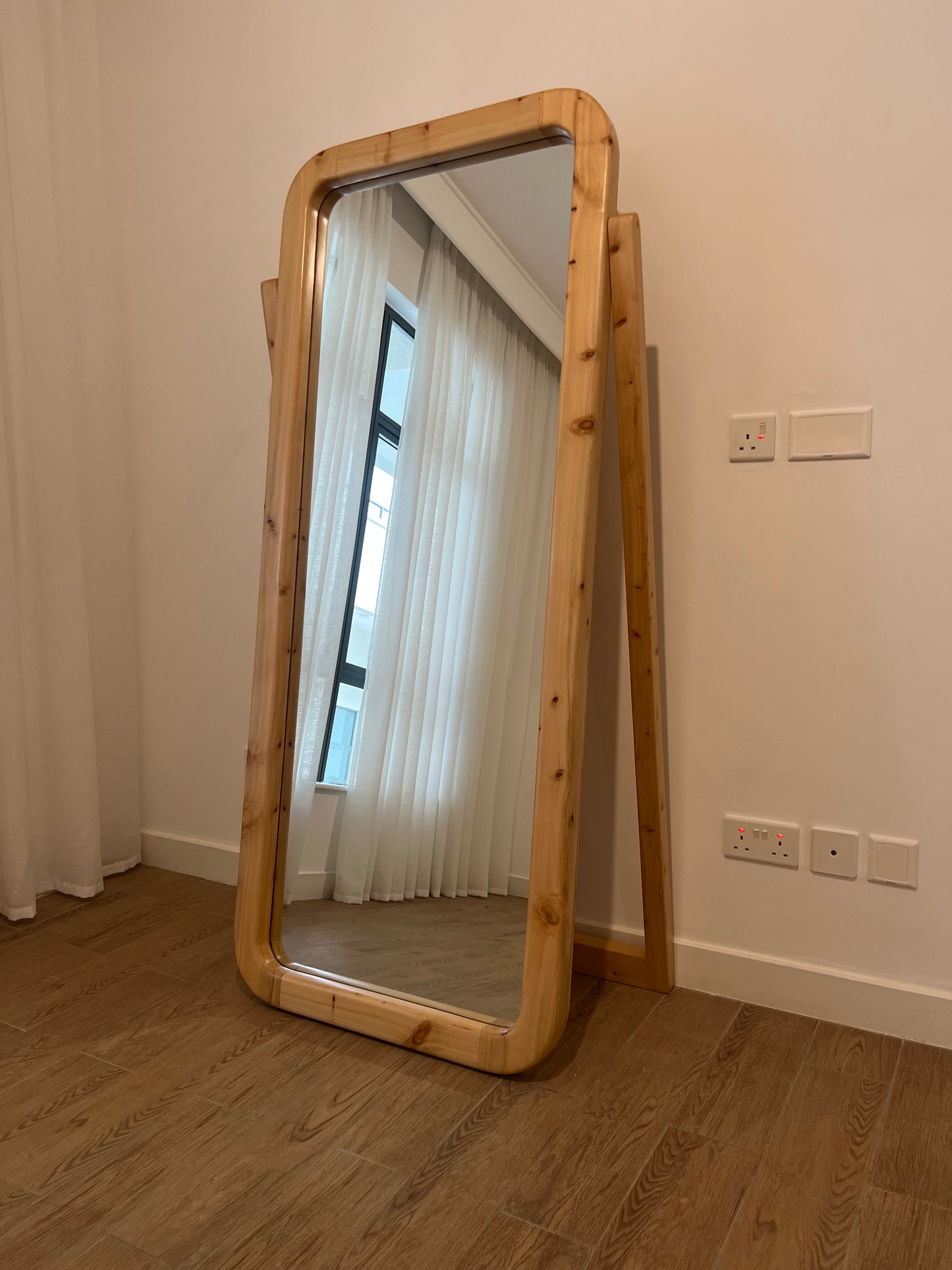 Cypress mirror for ksh 26,000