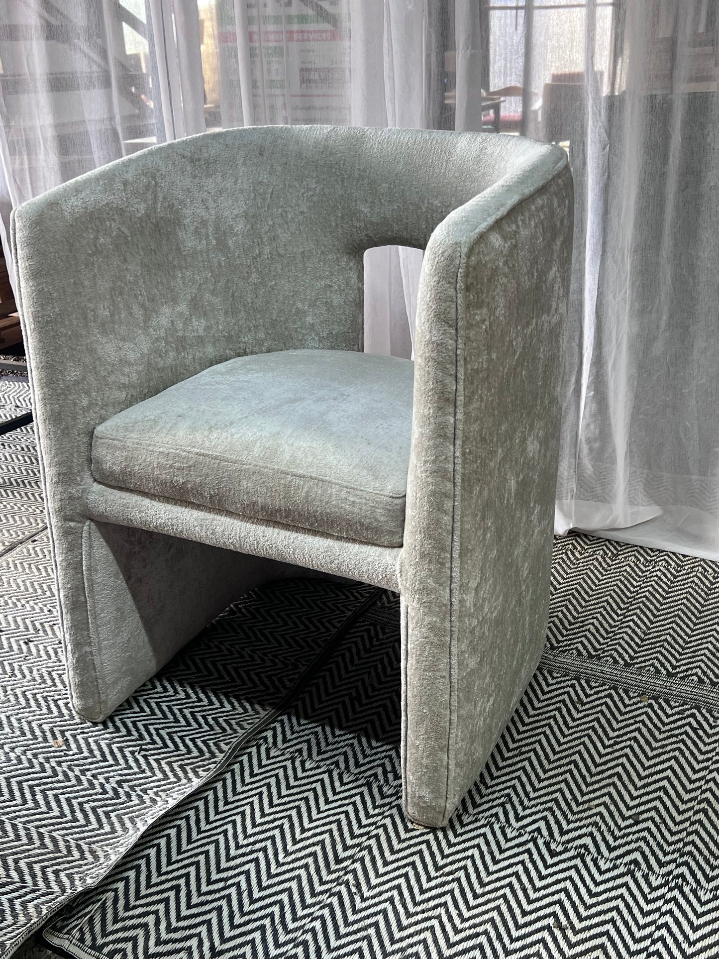 Cream accent chair for ksh 28,000