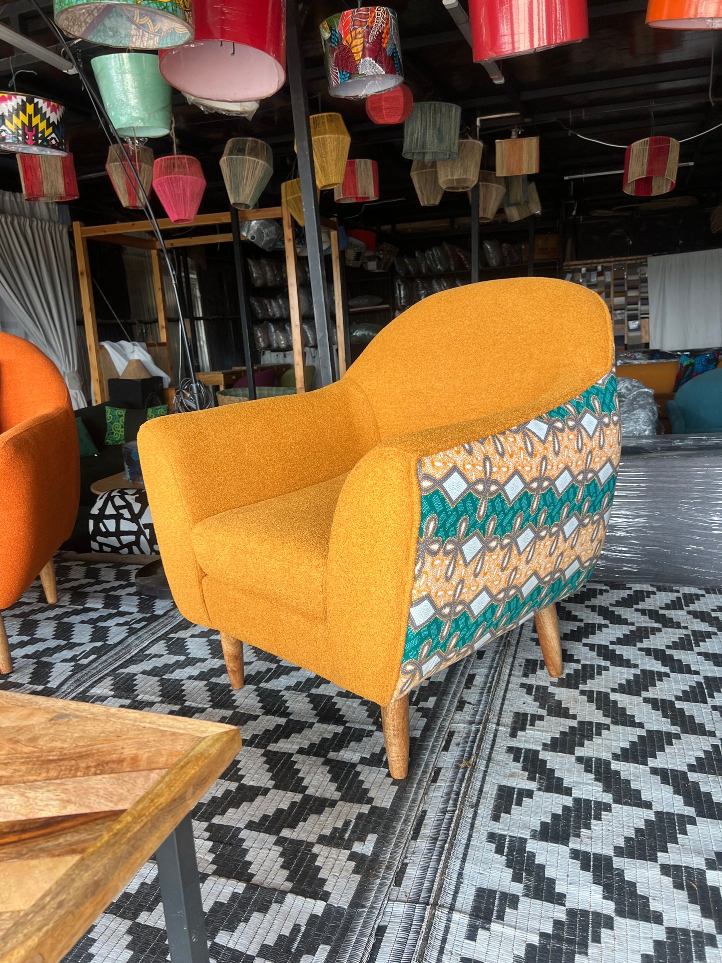Accent chairs Kenya.Accent chairs Jiji.Accent chairs for living room.Best accent chairs kenya.Arm chairs for sale in Nairobi.
