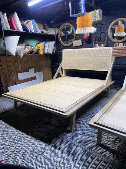 Meru oak bed
