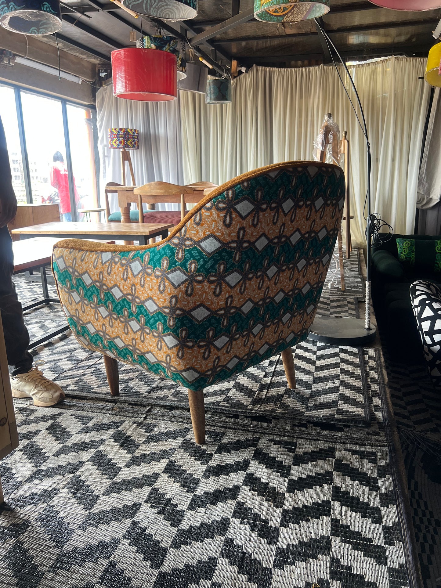 Accent chairs Kenya.Accent chairs Jiji.Accent chairs for living room.Best accent chairs kenya.Arm chairs for sale in Nairobi.