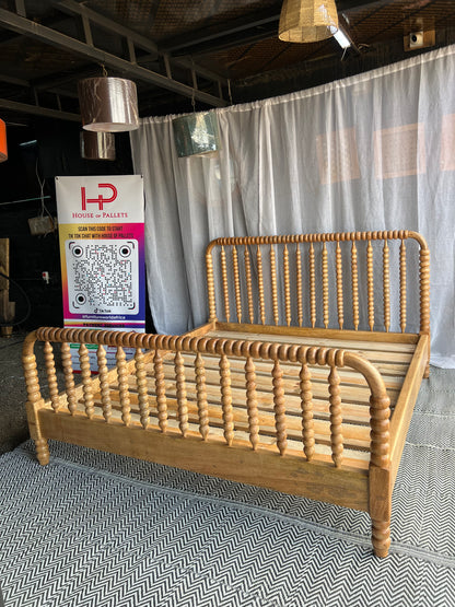 Solid hardwood beds kenya.Wooden beds in Nairobi for sale.Modern wooden beds Kenya.