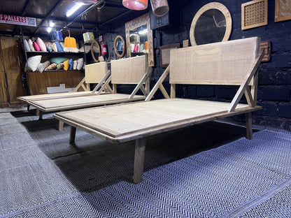 Meru oak bed