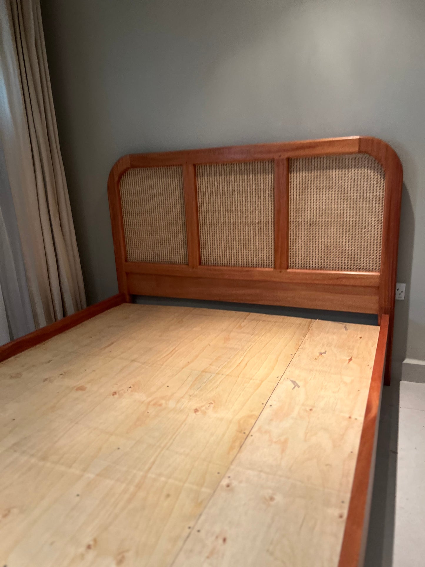 Mahogany arch rattan bed