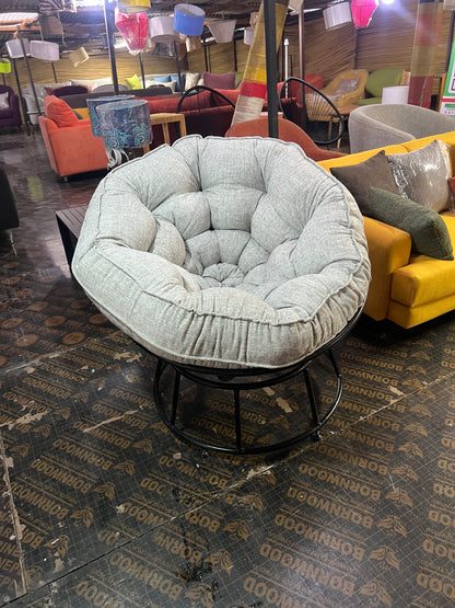 Papasan grey seat