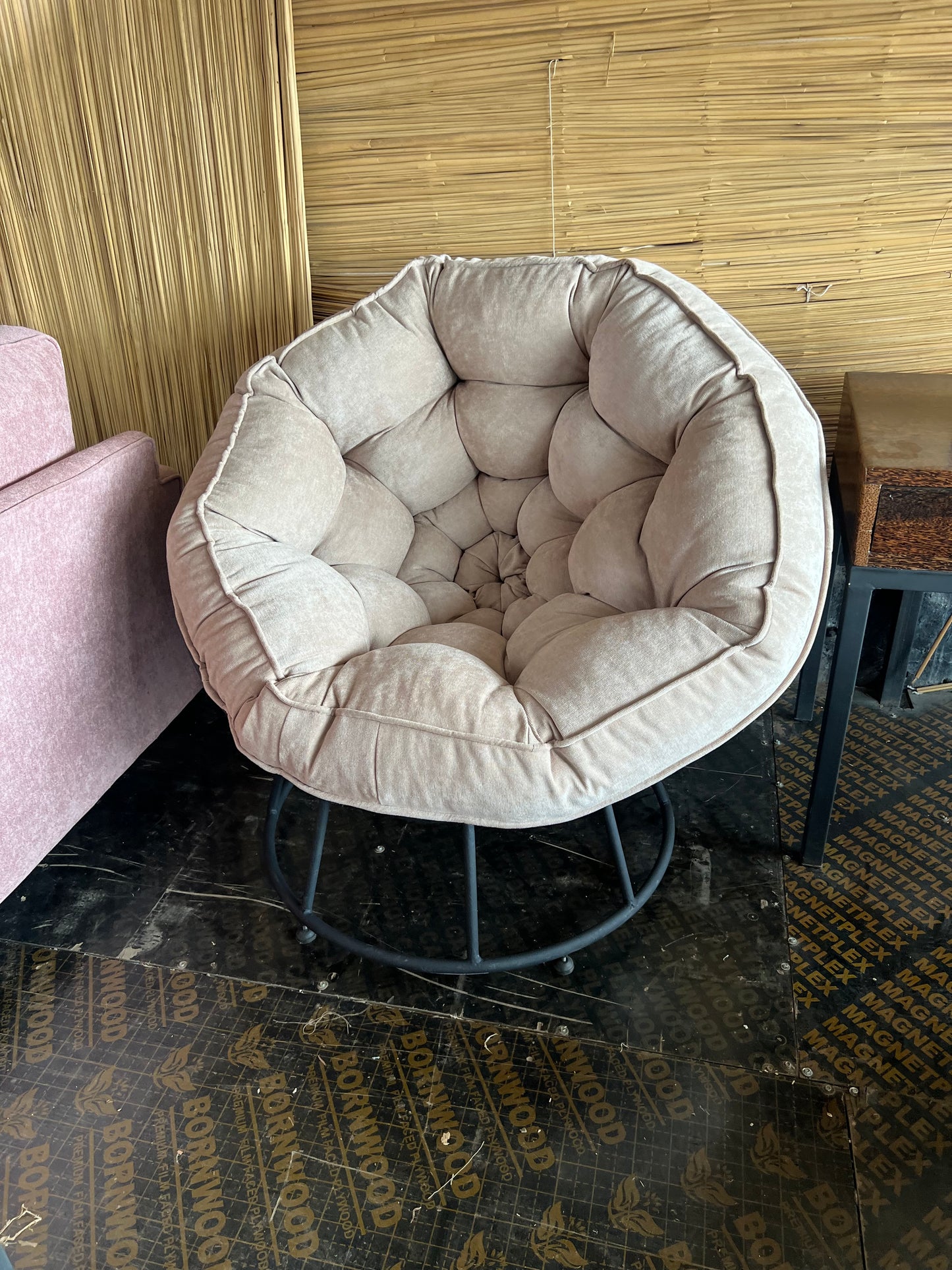 Beige papasan chair