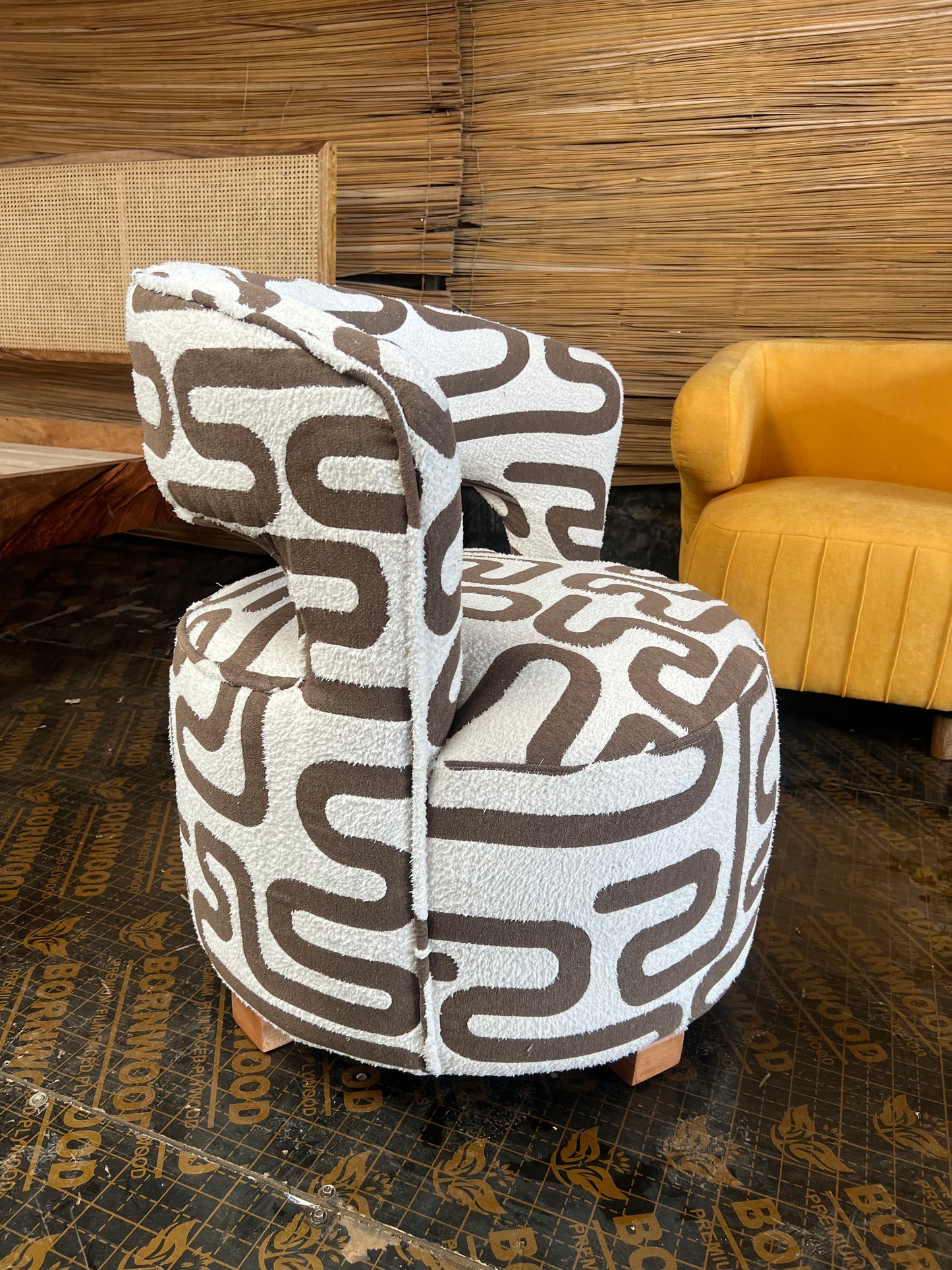 Accent chairs-Single recliners and accent chairs in Kenya. Arm chairs and accent chairs.Affordable and modern accent chairs.Accent and occasional chairs kenya.
