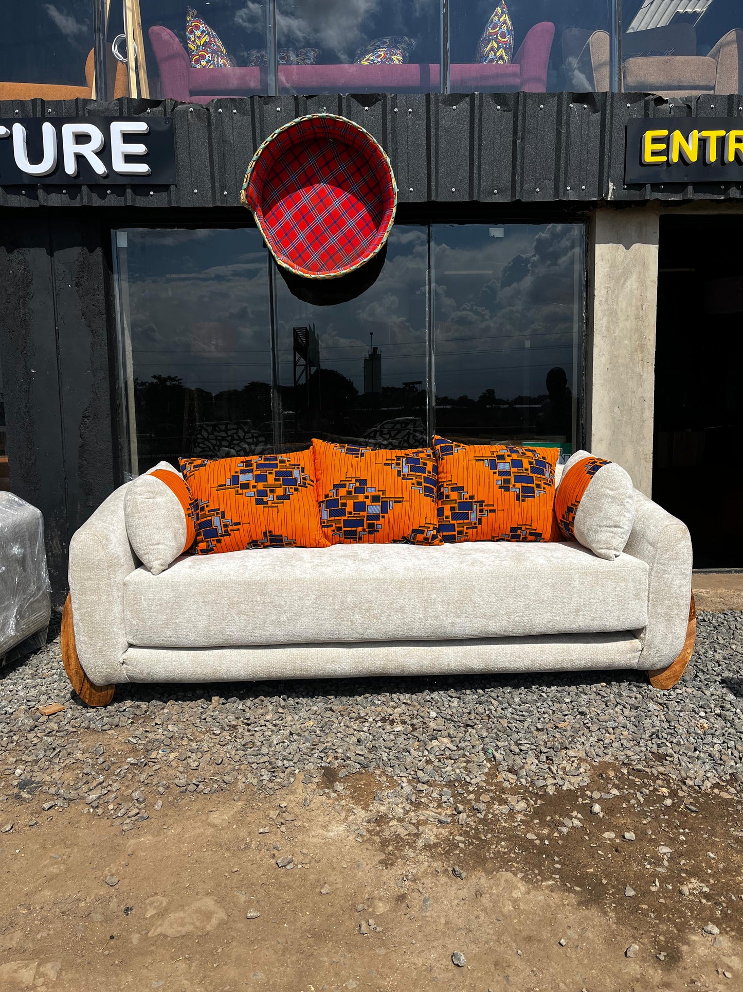 Buy 3 seater sofa for living room online.Best price in Kenya.Buy 3 seater sofa set best prices in Kenya.Three seater modern couch with spring cushions.Three seater fabric sofa