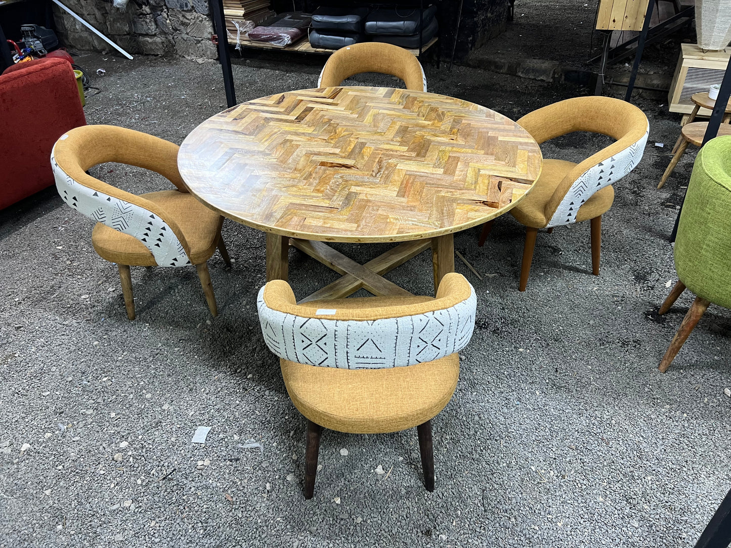 Mango wood pattern dining table with seats