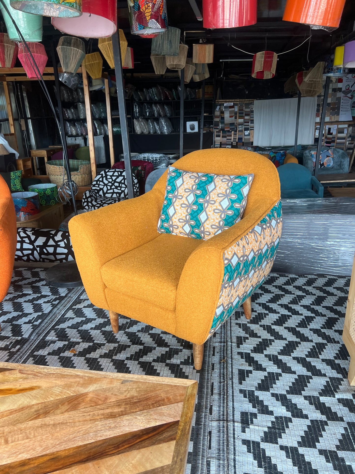 Accent chairs Kenya.Accent chairs Jiji.Accent chairs for living room.Best accent chairs kenya.Arm chairs for sale in Nairobi.