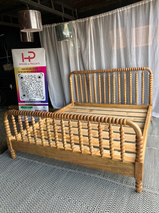 Solid hardwood beds kenya.Wooden beds in Nairobi for sale.Modern wooden beds Kenya.