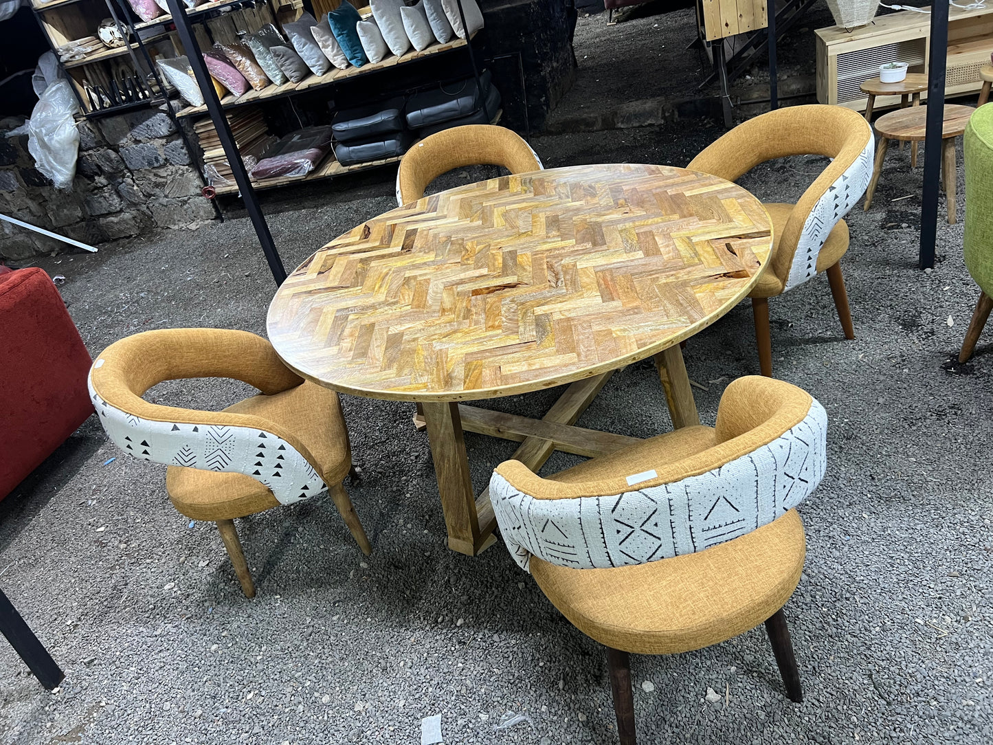 Mango wood pattern dining table with seats