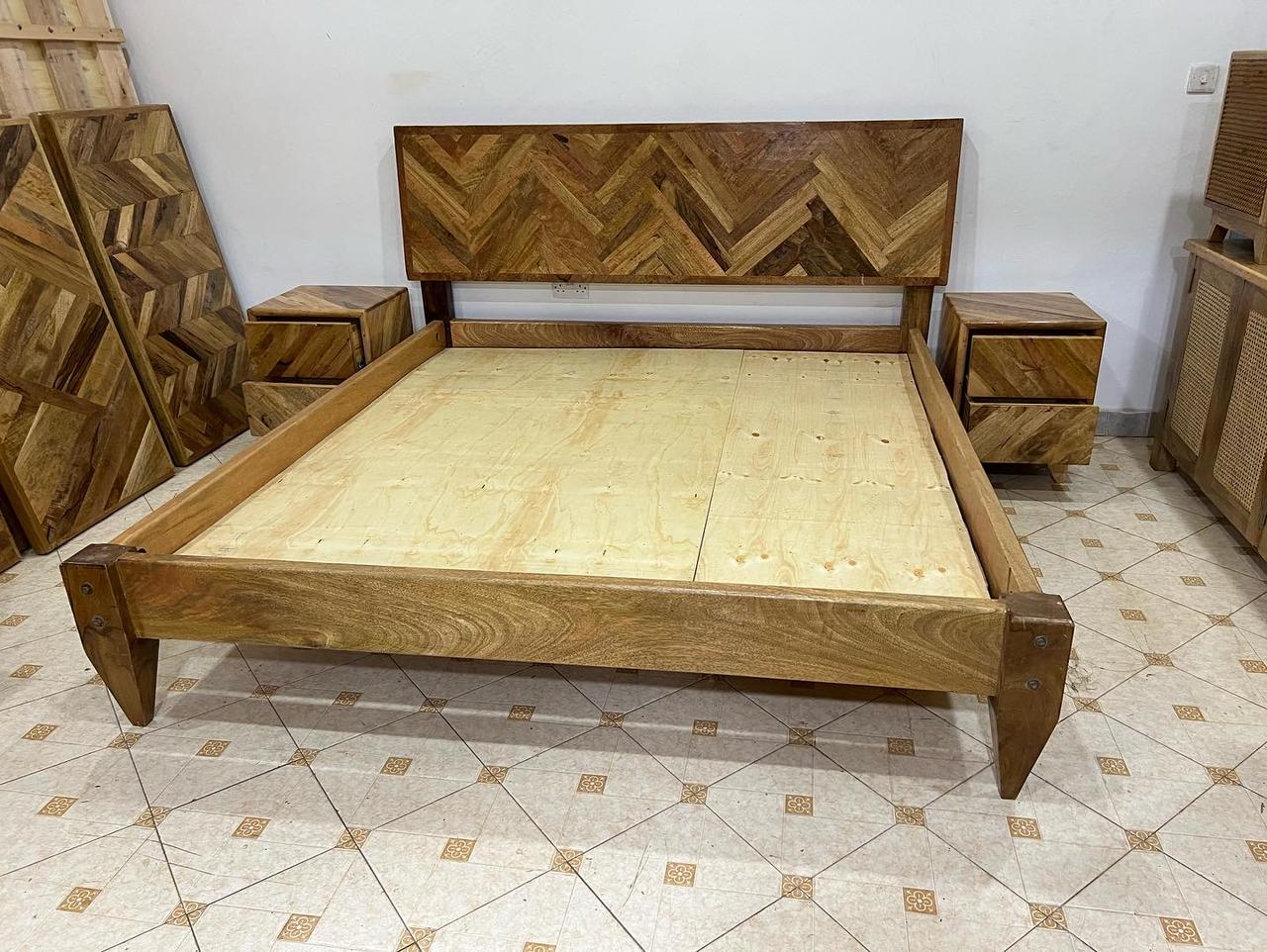 Kingsize Herringbone Bed +2 Side Drawers