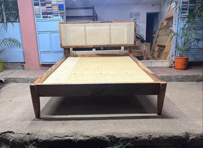 Kingsize Ratan Mango wood Bed