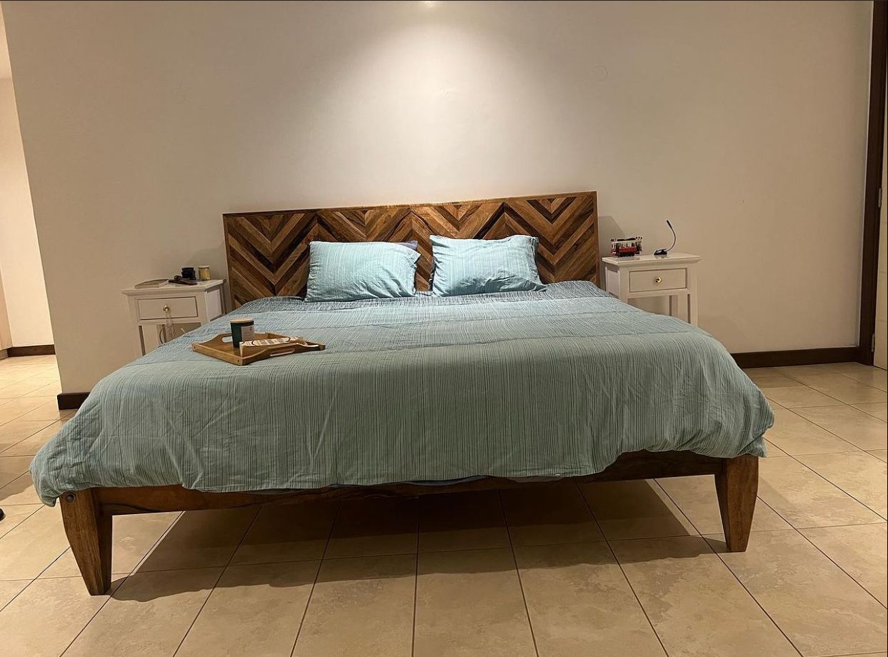 Kingsize Chevron Mangowood Bed