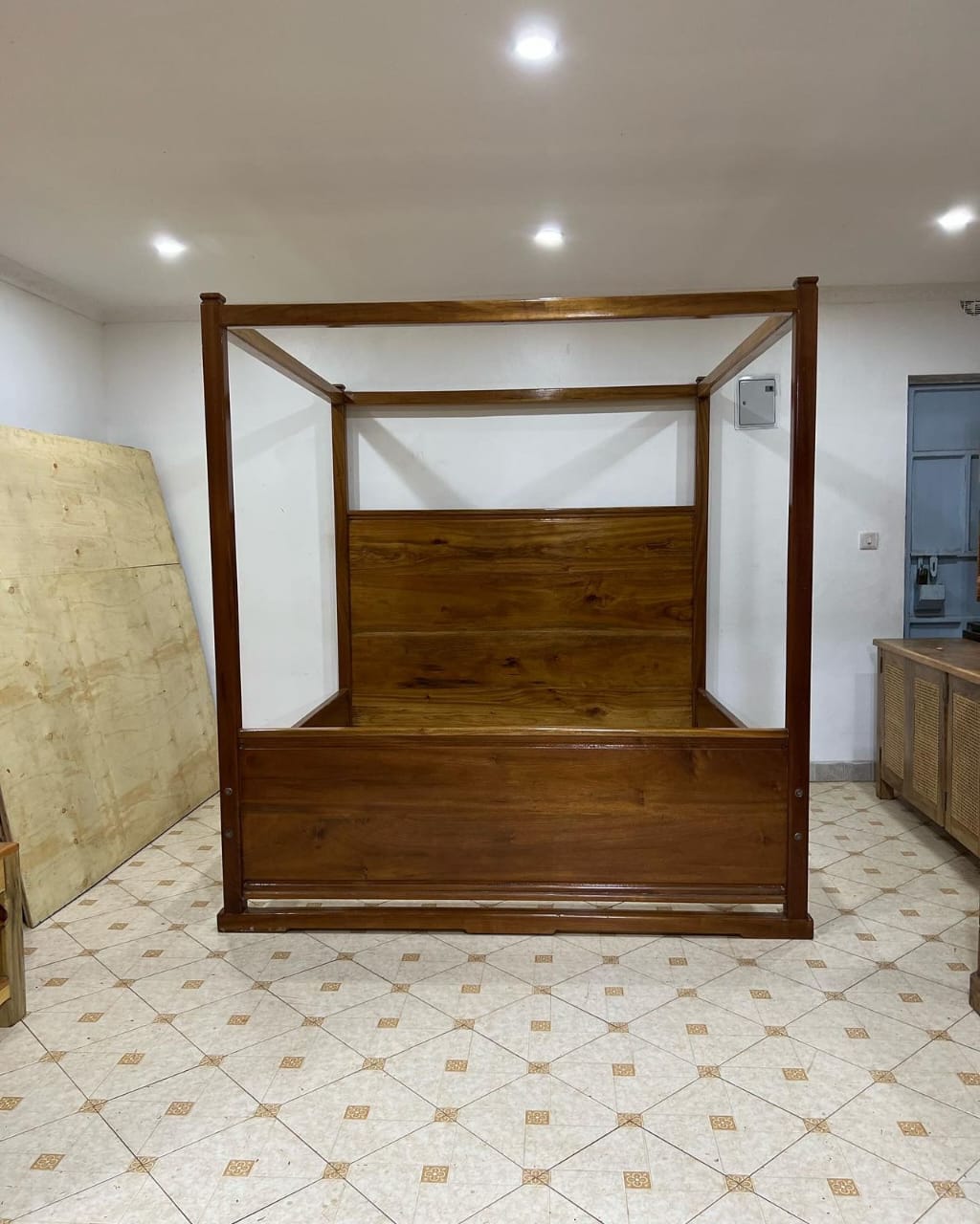 King size  poster bed made of camphor wood