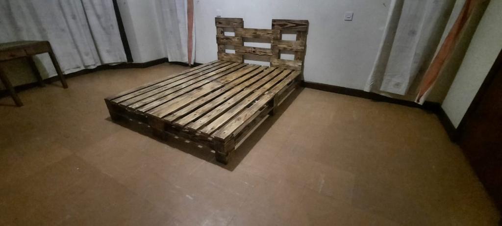 Rustic Pallet Bed